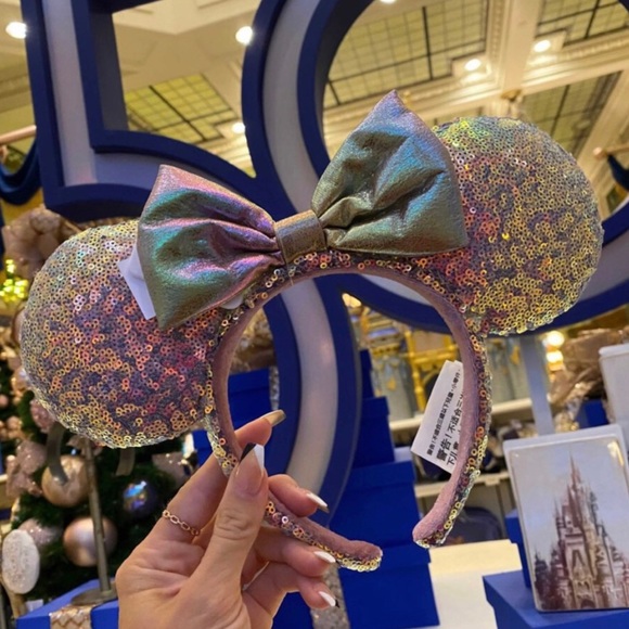 WDW Minnie Earidescent Loungefly Backpack & Ears - Picture 6 of 6